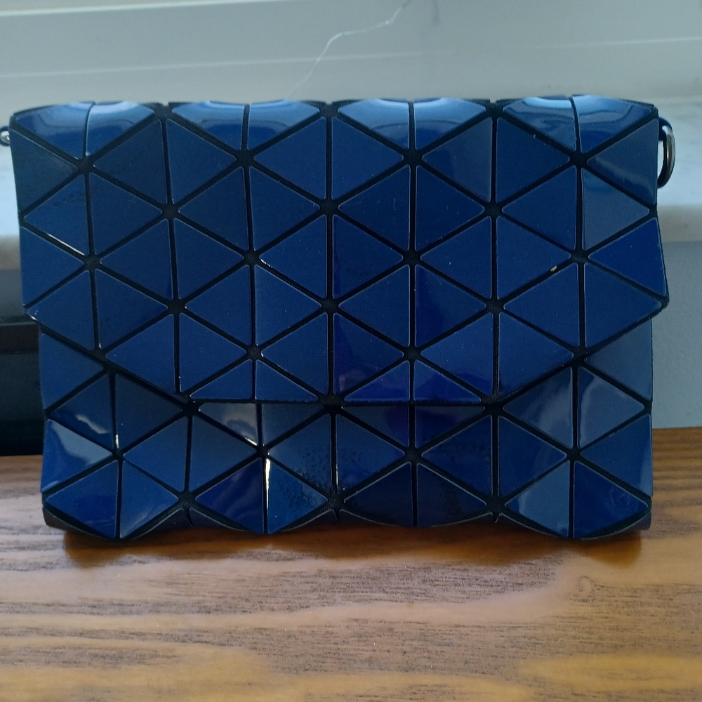 Handbag - Picture 3 of 4